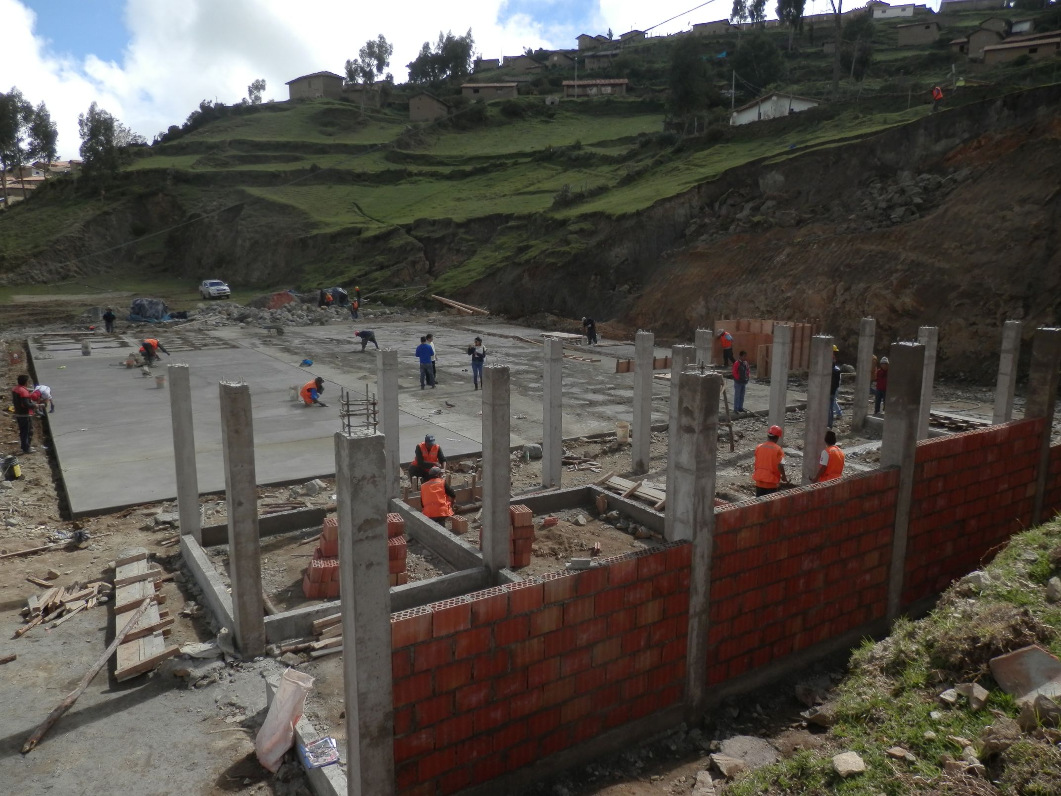 Instalación de losa deportiva multiuso en Centro Poblado de Colca – Apurimac